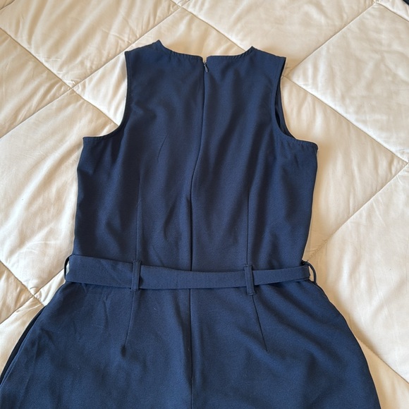Navy Jumpsuit Banana Republic Size 6. Polyester - Picture 4 of 5